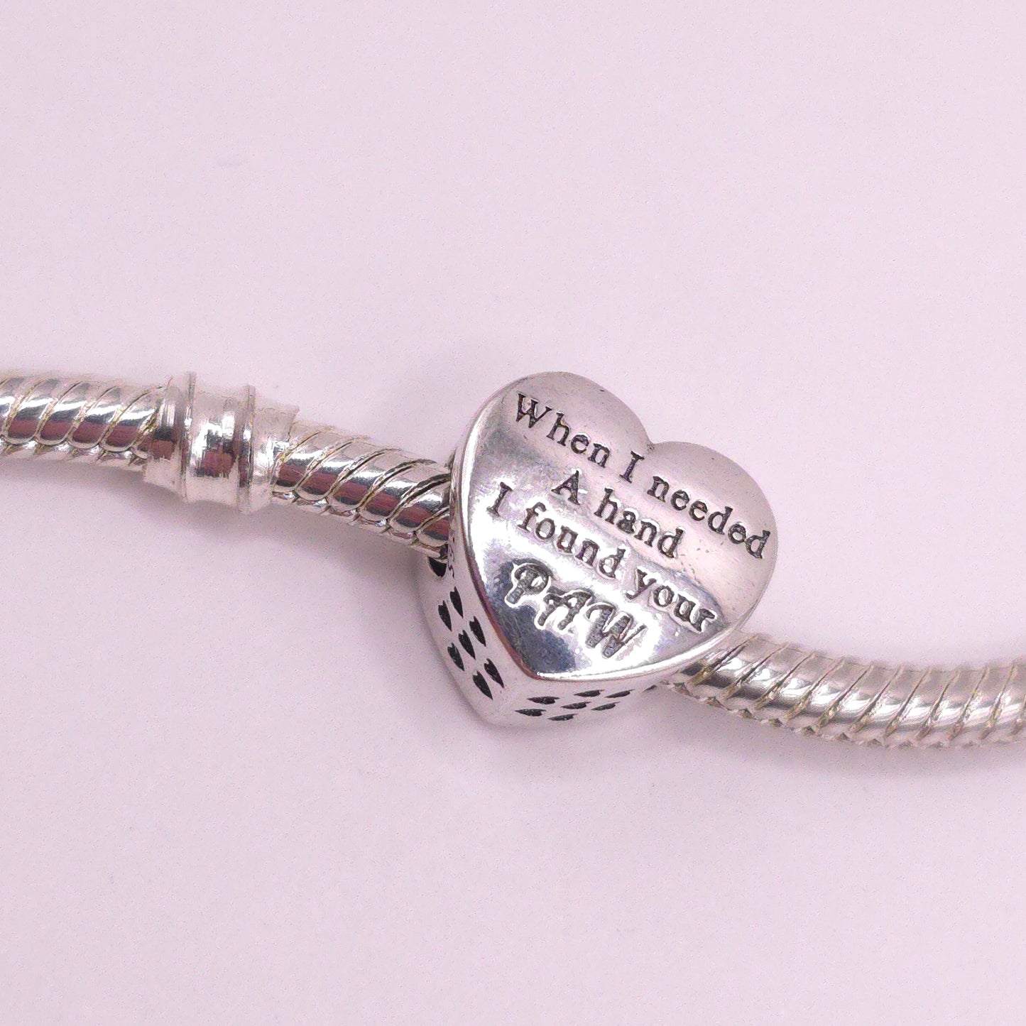 Charm Cuando necesito una mano, encuentro tu pata