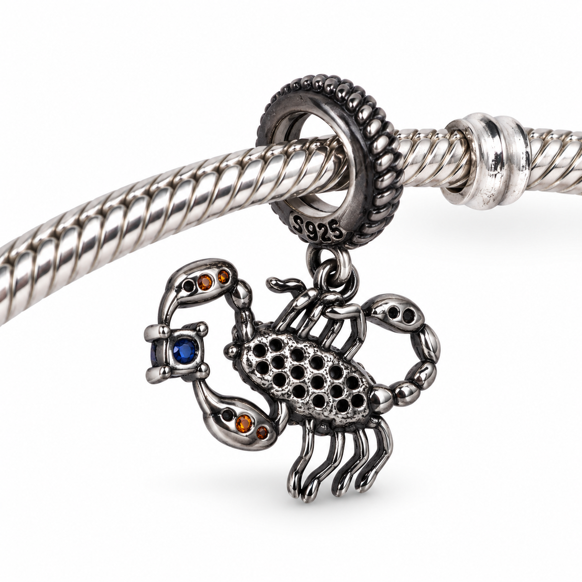 Charm Escorpión