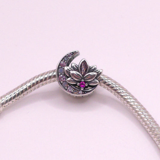 Charm Luna Flor de loto