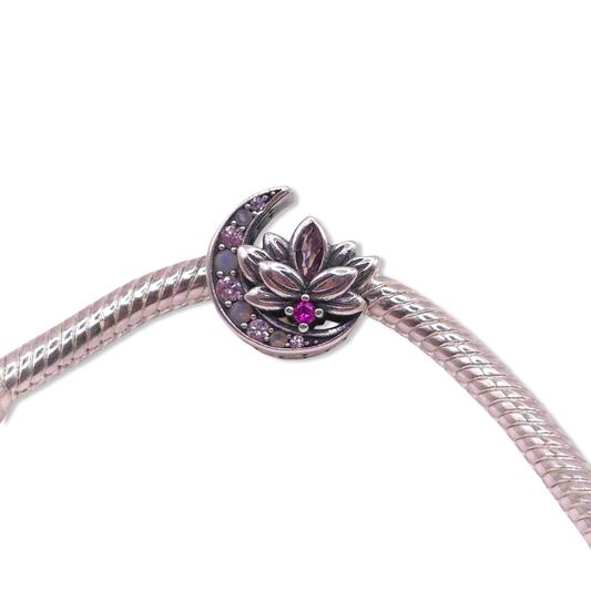 Charm Luna Flor de loto